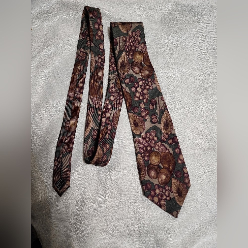 Christian Dior Men's Tie, 100% Silk, EUC - Picture 2 of 5